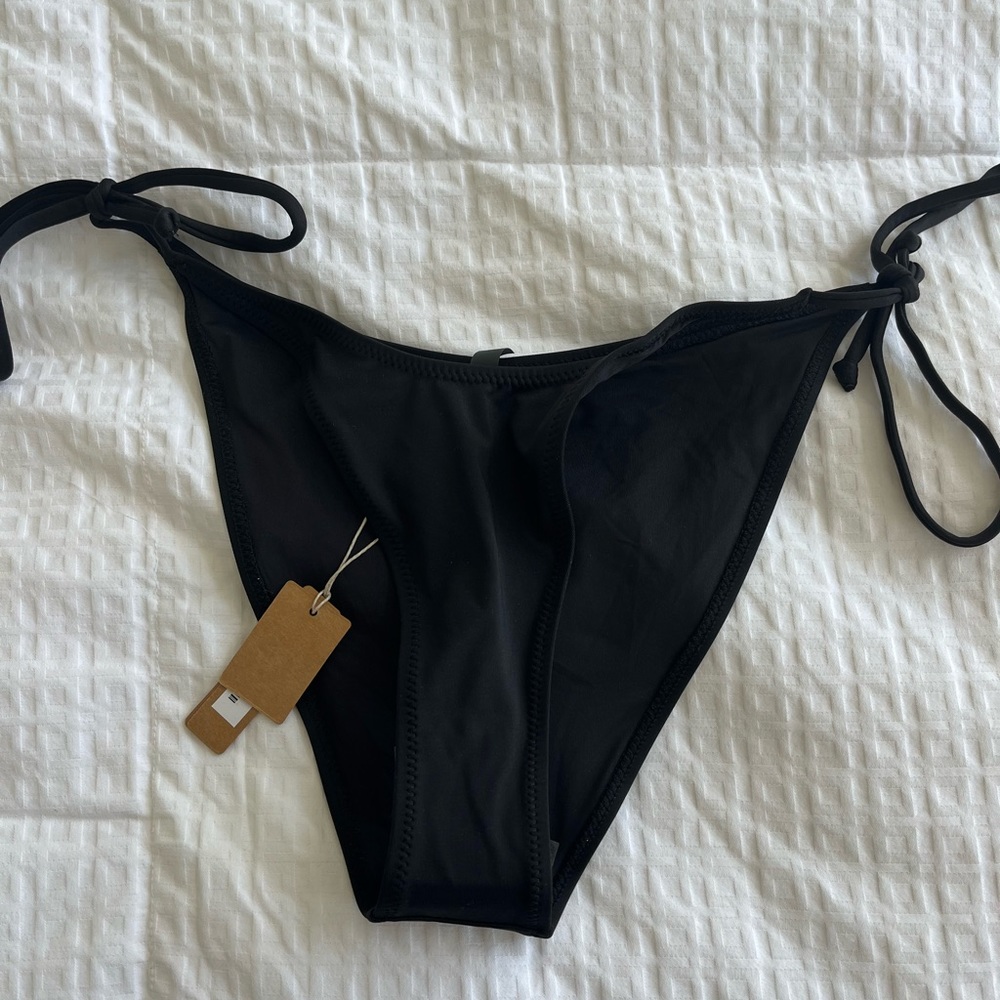 Skims tie side bikini bottom in size medium
